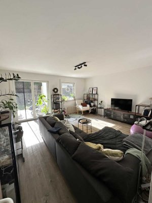 Moderne, hochwertige 3-Zimmer-Wohnung mit Terrasse/Garten