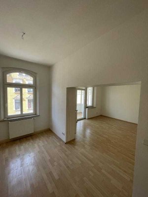 bezugsfreie 2-Zimmer-ETW im 2. OG mit Loggia, FBH und Wanne in Plauen