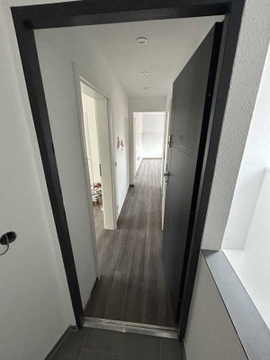 Frisch sanierte 2- Wohnung sucht neue Bewohner