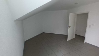 4,5-Zimmer-DG-Wohnung mit Balkon und Einbauküche