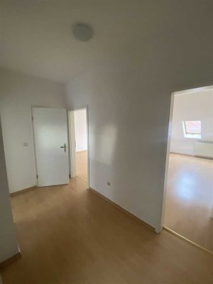 Gohlis * tolle helle 2 Zimmer-DG-Whg.* Wohnküche mit EBK* Laminat *Wannenbad