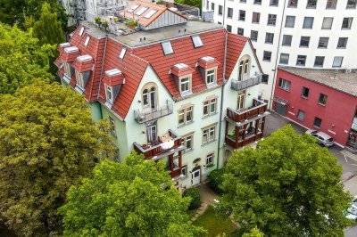 Elegantes Altbauflair zwischen Uni-Viertel + Innenstadt! Sanierte 4-Raum-ETW in Jugendstil-Villa!