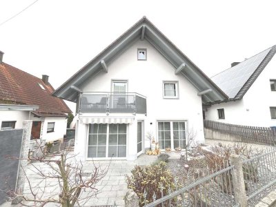 Freistehendes Einfamilienhaus im top Zustand, neue Küche, zwei Terrassen in ruhiger Siedlungslage!