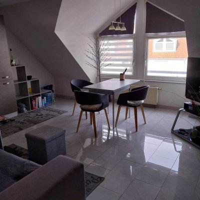 Preiswerte, neuwertige 2-Zimmer-Dachgeschosswohnung in Halle (Saale)