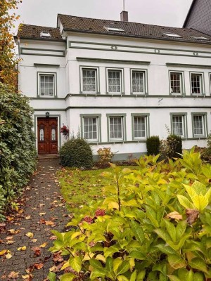 Seltene Gelegenheit…Lichtdurchflutete Erdgeschosswohnung im Zweifamilienhaus Nähe Christuskirche