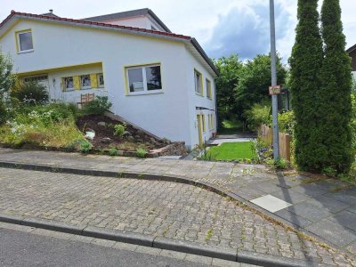 Gut geschnittene und funktionale 2-Raum-Souterrain-Wohnung mit Einbauküche in Swisttal