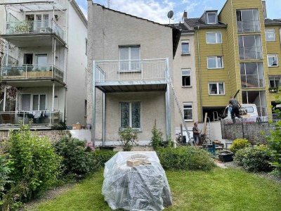 Gemütliche renovierte1-Zi-Wohnung 1.OG gepflegtes MFH Bonn-Zentrum neues Bad m.Fenster Garten