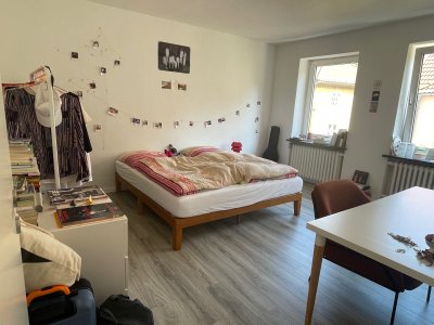 Großes und helles WG-Zimmer im Stadtzentrum, unbefristet