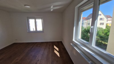 Traumhafte 4-Zimmer-Wohnung mit EBK, Loggia & Garten in Esslingen