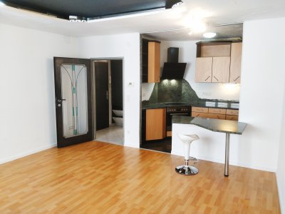 Sonnige 2-Zimmer-Wohnung mit Einbauküche, ideal für Single oder Pärchen, provisionsfrei