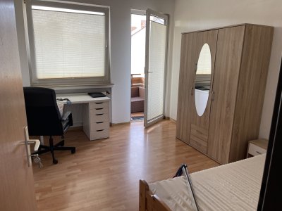 1 WG-Zimmer mit Balkon frei -Helles Tageslicht in 4er-WG Ruhige Lage und Zentrale in Kassel Süd