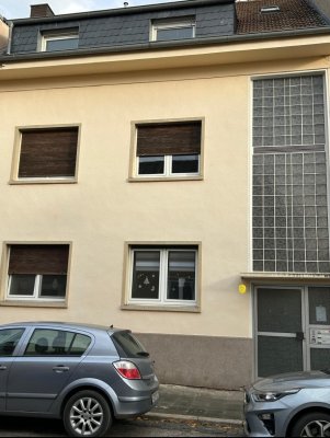 Helle 3-Zimmer-Wohnung (75 m²) mit großem Balkon (LU-Mundenheim)