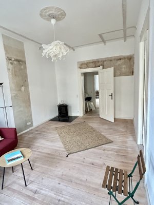 Zwei tolle Zimmer (1x22qm, mit Balkon) & (1x21qm) in traumhafter Altbauwohnung im Bötzowviertel zur  Untermiete.