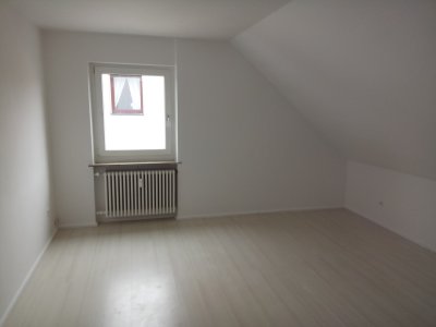 43010 - Nähe Fachhochschule: Ruhige 3-Zimmer-Wohnung im Dachgeschoss in Hof