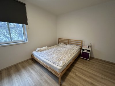 EIN Zimmer (Zimmer Nr. 3.) in 4er-WG mit top Anbindung (U4, 49er, S-Bahn) zu vergeben!